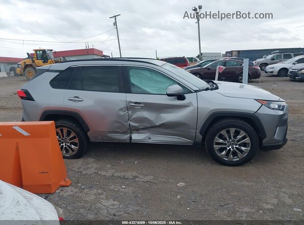 2T3C1RFVXLC081513 2020 TOYOTA LE Серебряный Вид задней части салона