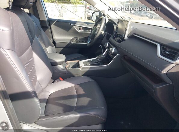 2T3DWRFV0LW051537 2020 TOYOTA LIMITED Silver Вид салону спереду