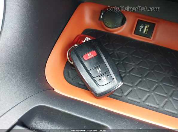 2T3J1RFV2RW420781 2024 TOYOTA RAV4 Red Dashboard view
