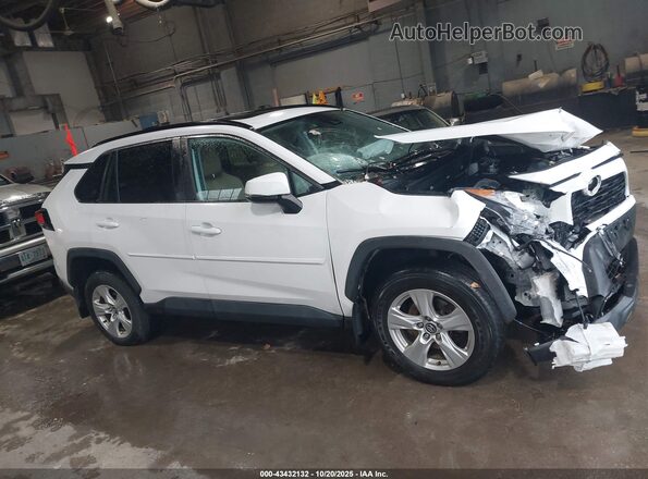 2T3P1RFV7LW096907 2020 TOYOTA LE White უკანა სალონის ხედი