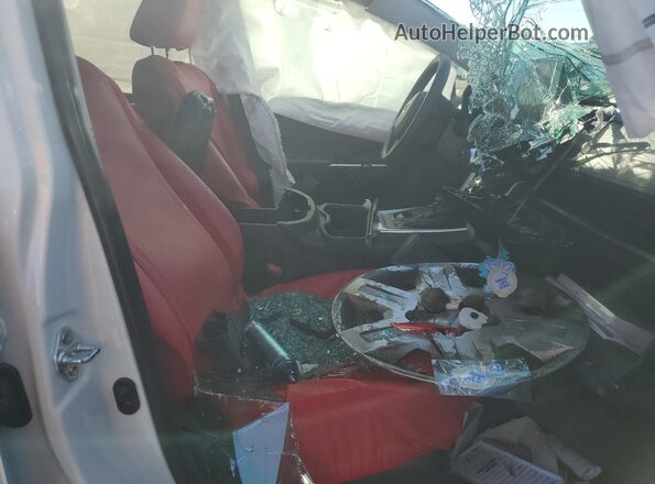 2T3P1RFV9PW382831 2023 TOYOTA LE White Вид салону спереду