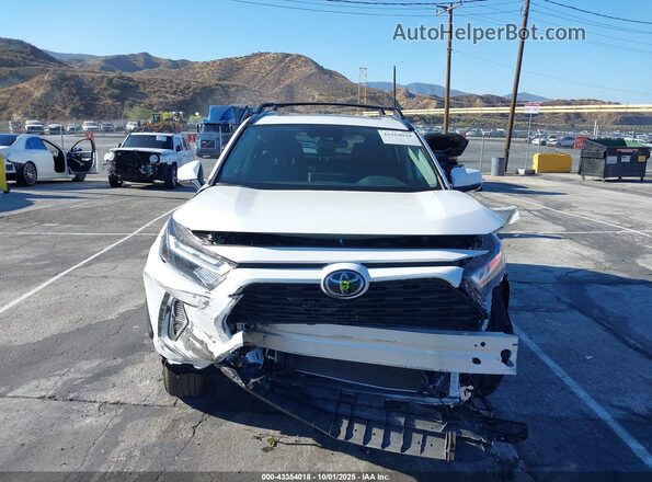 2T3W1RFV2RW330956 2024 TOYOTA LE White Vista interior trasera