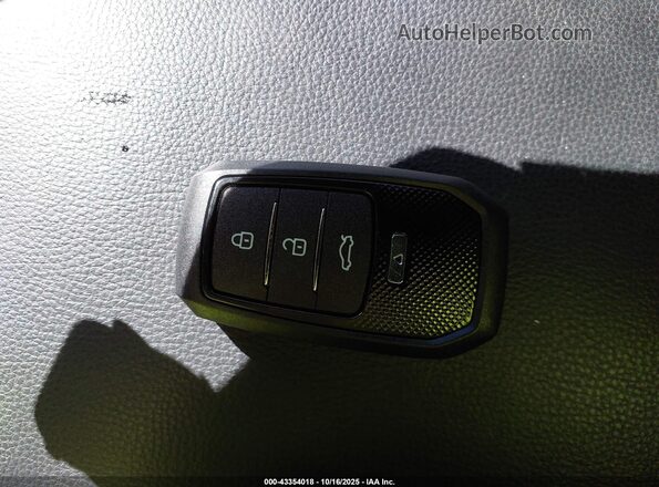 2T3W1RFV2RW330956 2024 TOYOTA LE White Vista del salpicadero