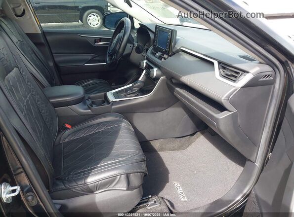 2T3W1RFV6MW140652 2021 TOYOTA LE Черный Вид салона спереди