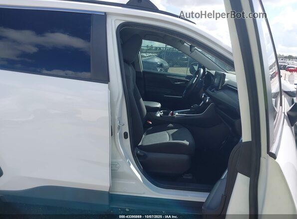 2T3W1RFV7LW070884 2020 TOYOTA LE Белый Вид салона спереди