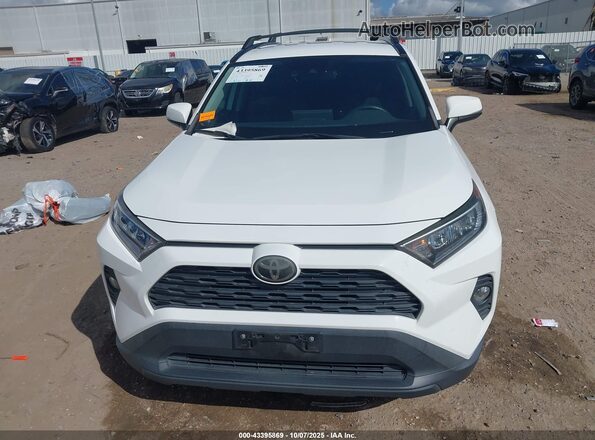 2T3W1RFV7LW070884 2020 TOYOTA LE Белый Вид спереди