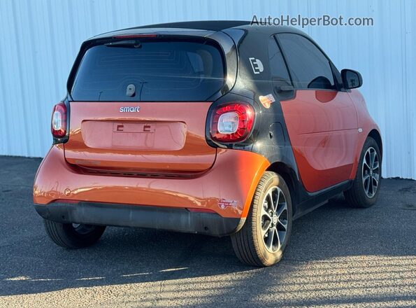 WMEFJ9BAXHK230583 2017 SMART FORTWO Orange Front view