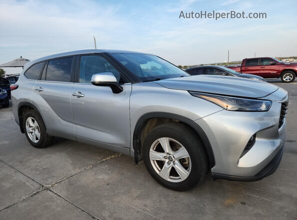 5TDKDRBH3PS031898 2023 TOYOTA HIGHLANDER Silver Widok z przodu