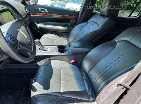 2LMHJ5NK3HBL01668 2017 LINCOLN MKT Black Instrument cluster view