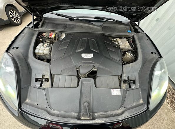 WP1AA2AY7LDA05841 2020 PORSCHE CAYENNE Black Widok deski rozdzielczej