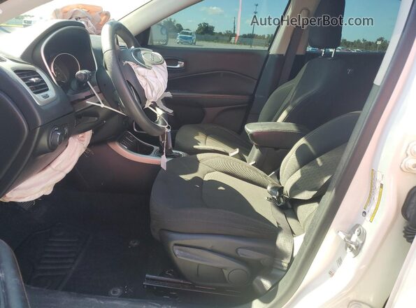 3C4NJCAB7LT159058 2020 JEEP COMPASS White Вид салону спереду