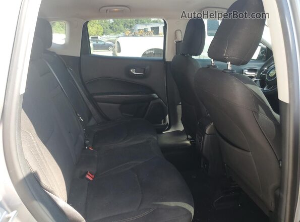 3C4NJCABXHT668391 2017 JEEP COMPASS Gray Vista interior trasera