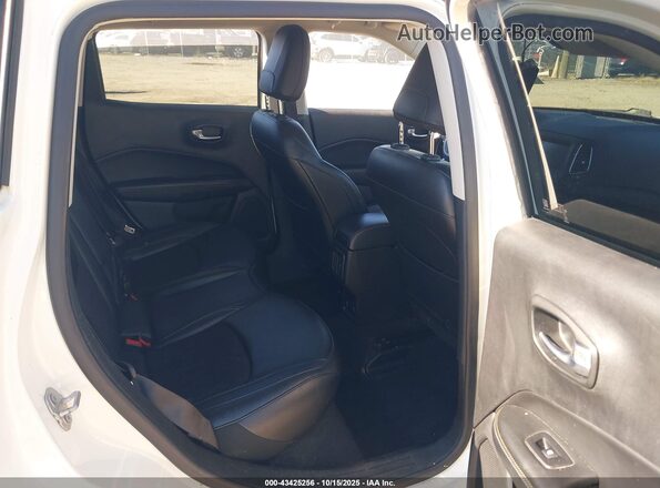 3C4NJCBB1LT108444 2020 JEEP COMPASS White VIN կոդի պիտակի տեսք