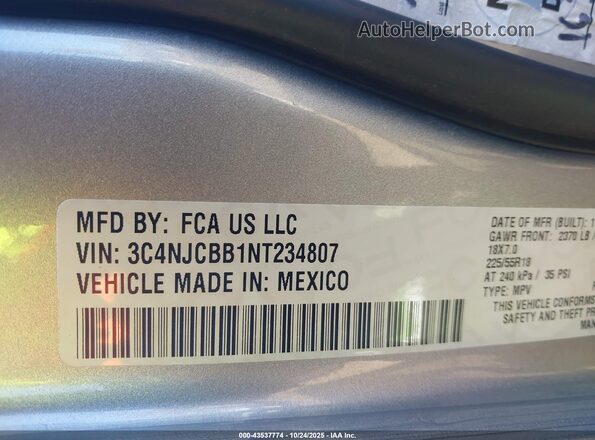 3C4NJCBB1NT234807 2022 JEEP COMPASS Silver Vista del compartimento del motor