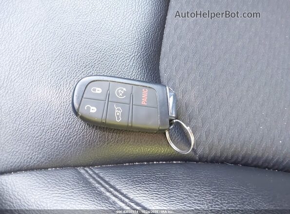 3C4NJCBB1NT234807 2022 JEEP COMPASS Silver Vista del salpicadero