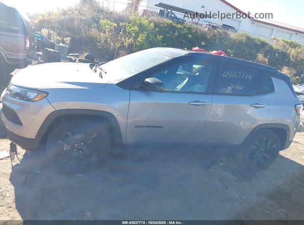 3C4NJCBB1NT234807 2022 JEEP COMPASS Silver Vista interior de 360 grados