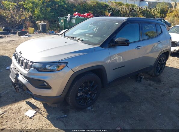 3C4NJCBB1NT234807 2022 JEEP COMPASS Silver Vista tres cuartos delantera izquierda