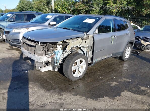 3C4NJCBB3JT362489 2018 JEEP COMPASS Silver Առջևի ձախ երեք քառորդ տեսարան