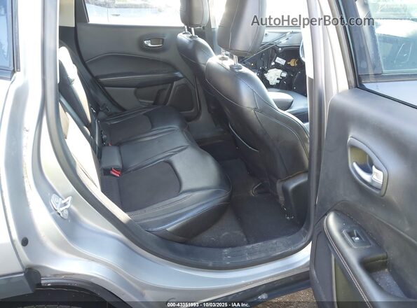3C4NJCBB3JT362489 2018 JEEP COMPASS Silver VIN կոդի պիտակի տեսք
