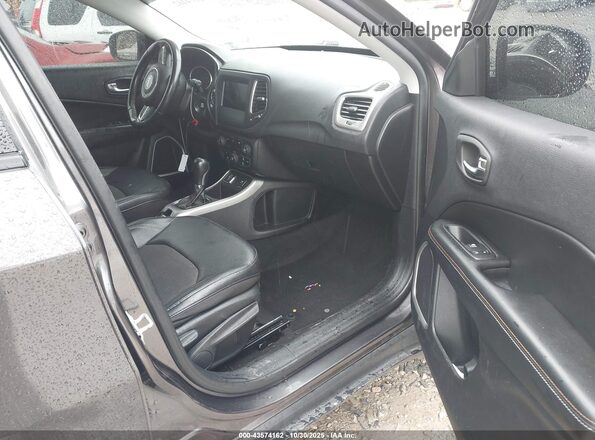 3C4NJCBB7LT133896 2020 JEEP COMPASS Blue Front interior view