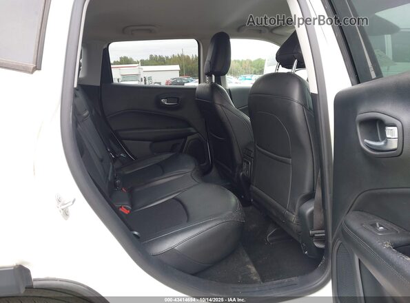 3C4NJCBB7LT147488 2020 JEEP COMPASS White VIN կոդի պիտակի տեսք