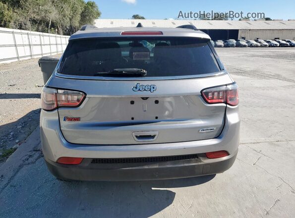 3C4NJCBB9LT230033 2020 JEEP COMPASS Серебряный Вид сзади