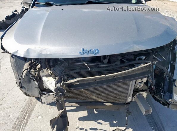 3C4NJCBB9LT230033 2020 JEEP COMPASS Серебряный Вид задней части салона
