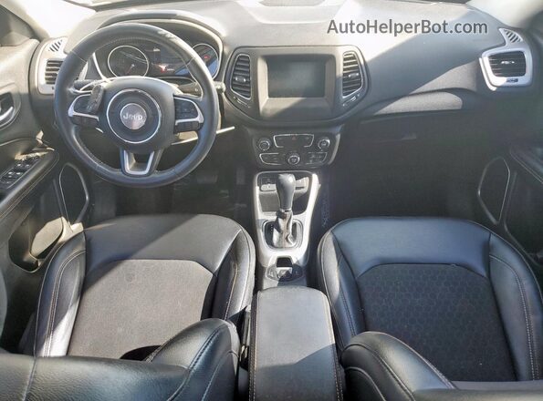 3C4NJCBB9LT230033 2020 JEEP COMPASS Серебряный Вид панели приборов