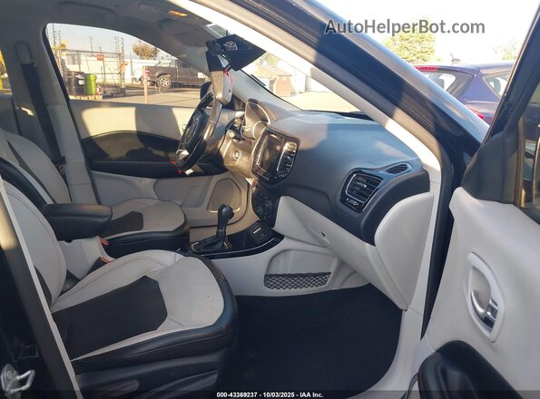 3C4NJCCB7LT191862 2020 JEEP COMPASS Черный Вид салона спереди