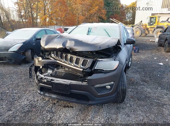 3C4NJDBB8JT366401 2018 JEEP COMPASS Gray Widok z przodu