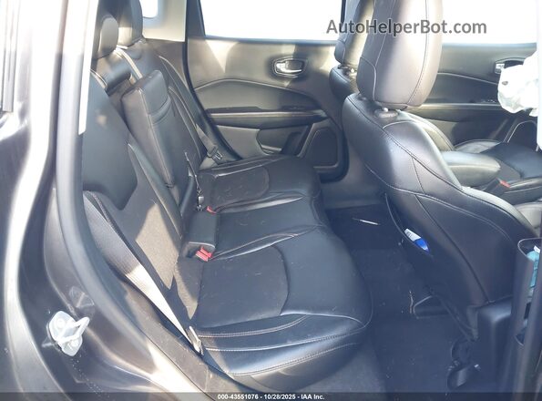 3C4NJDBB8JT366401 2018 JEEP COMPASS Gray Widok naklejki z numerem VIN