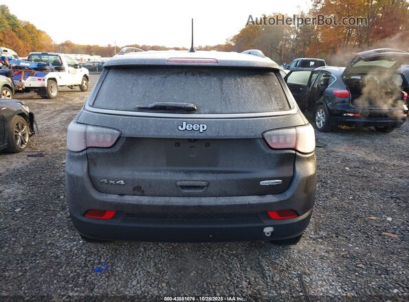 3C4NJDBB8JT366401 2018 JEEP COMPASS Gray 