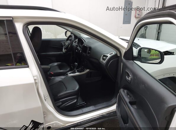3C4NJDBB9LT192597 2020 JEEP COMPASS White Front interior view