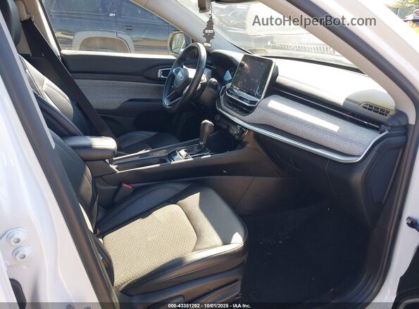 3C4NJDBB9NT136470 2022 JEEP COMPASS White Widok wnętrza z przodu