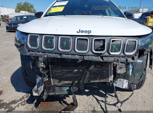 3C4NJDBB9NT136470 2022 JEEP COMPASS White Widok z przodu