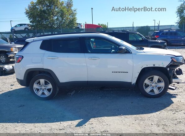 3C4NJDBB9NT136470 2022 JEEP COMPASS White Widok wnętrza z tyłu