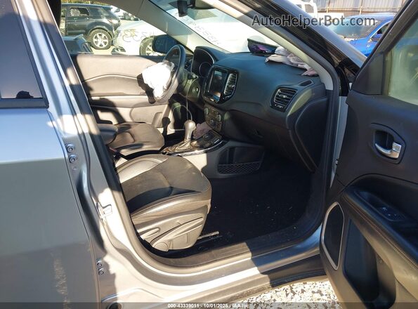 3C4NJDCB3LT228069 2020 JEEP COMPASS Light Blue Front interior view