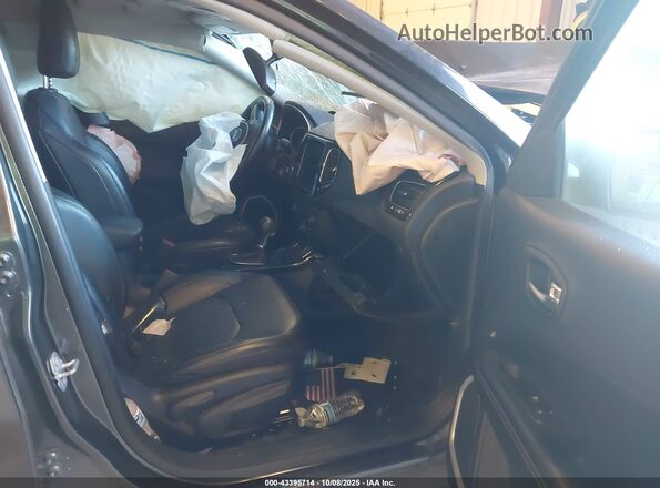 3C4NJDCB5LT119810 2020 JEEP COMPASS Gray Front interior view