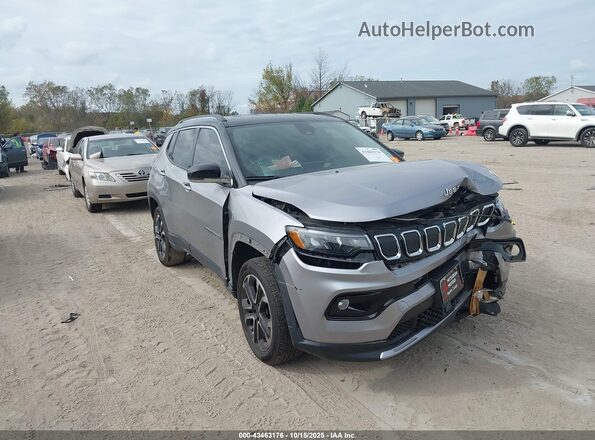 3C4NJDCB7NT112019 2022 JEEP COMPASS Silver Widok z przodu