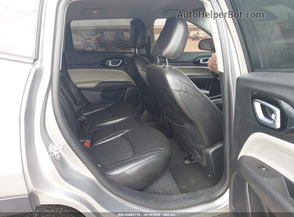 3C4NJDCB7NT112019 2022 JEEP COMPASS Silver Widok naklejki z numerem VIN