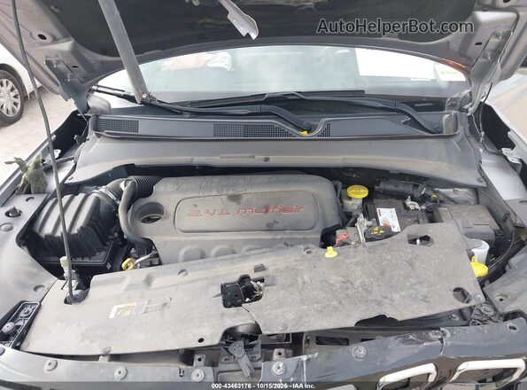 3C4NJDCB7NT112019 2022 JEEP COMPASS Silver Widok z tyłu