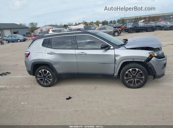 3C4NJDCB7NT112019 2022 JEEP COMPASS Silver Widok wnętrza z tyłu