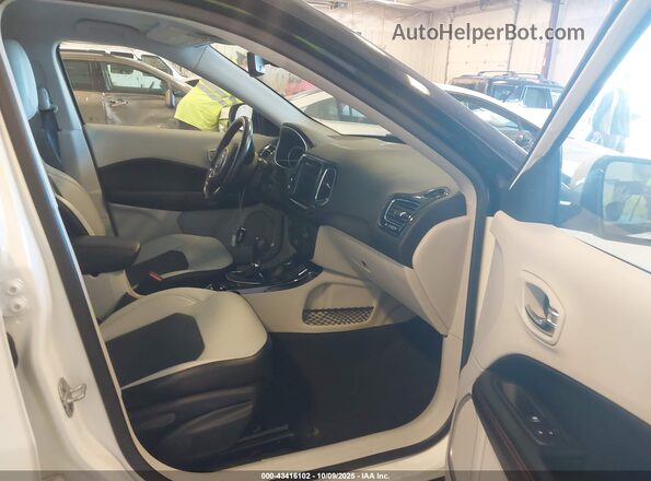 3C4NJDCB8LT216404 2020 JEEP COMPASS White Vista interior delantera