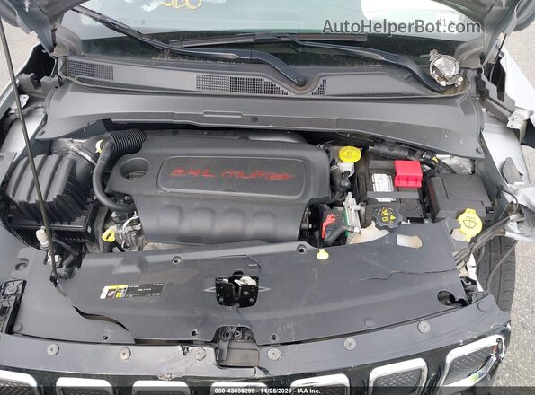 3C4NJDCB8NT102888 2022 JEEP COMPASS Silver Vista trasera