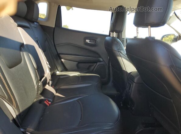 3C4NJDCB9LT196616 2020 JEEP COMPASS Black Widok wnętrza z tyłu