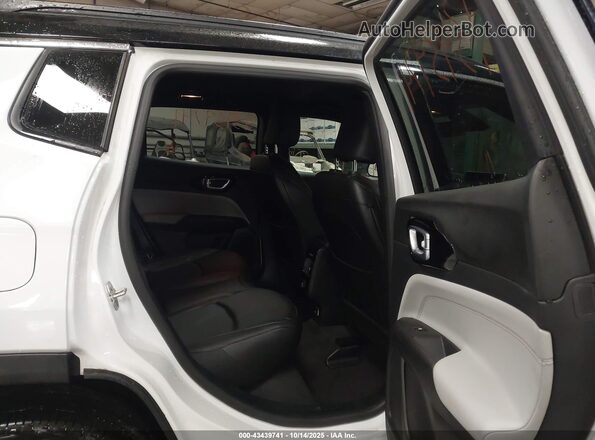 3C4NJDCN2RT158213 2024 JEEP COMPASS White Widok naklejki z numerem VIN