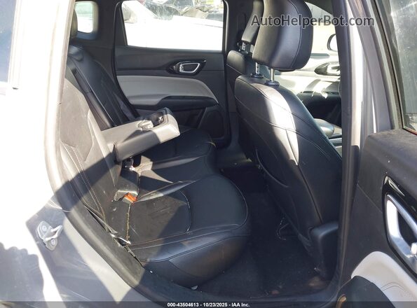 3C4NJDCN5RT581917 2024 JEEP COMPASS Gray Widok naklejki z numerem VIN