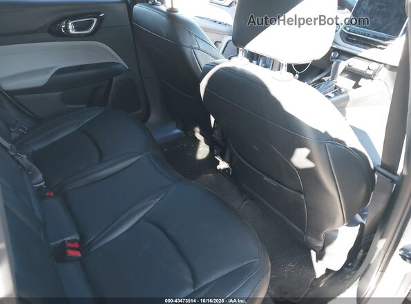 3C4NJDCN8RT146857 2024 JEEP COMPASS Silver VIN կոդի պիտակի տեսք