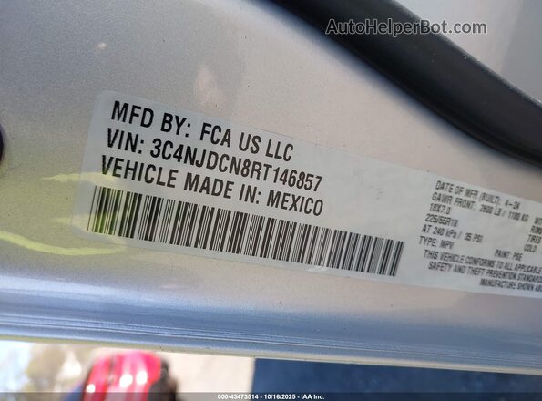 3C4NJDCN8RT146857 2024 JEEP COMPASS Silver Շարժիչի բաժամունքի տեսք
