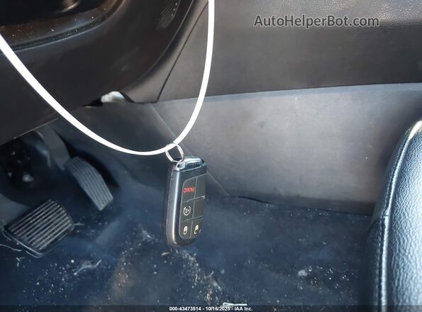 3C4NJDCN8RT146857 2024 JEEP COMPASS Silver Առջևի վահանակի տեսք